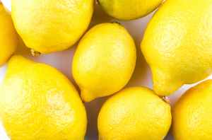 close up photography of lemons